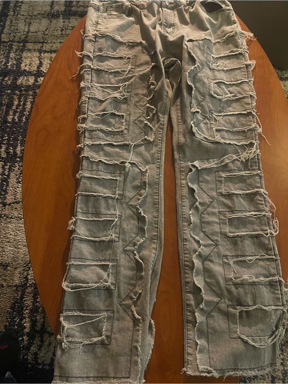 Distressed Light Gray Women’s Jeans - Fashion Ripped Detail